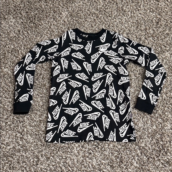 Nike Boy Graphic Long Sleeve Size M - Picture 1 of 4